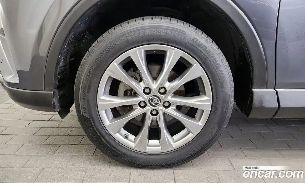 Toyota RAV4 2017 2.5 Автомат в Москве № 199697, фото 17