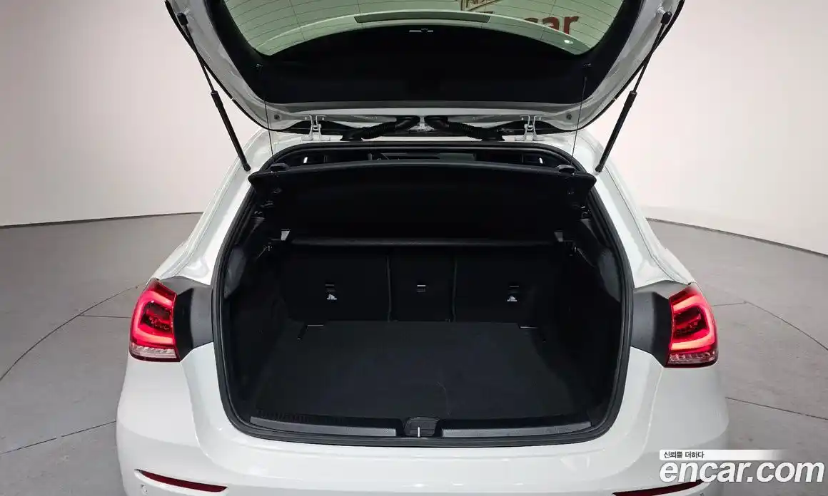 Mercedes-Benz A-Class 2021 2.0 Автомат в Москве № 207613, фото 4