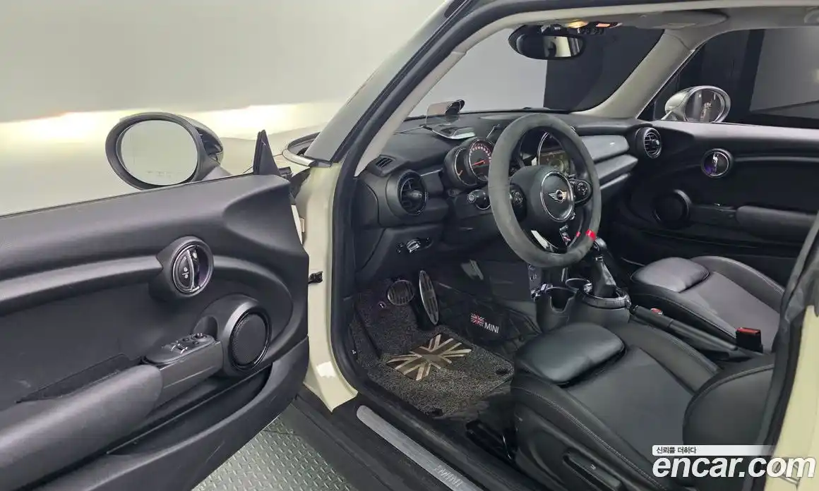 Mini Cooper 2015 1.5 Автомат в Москве № 211096, фото 10