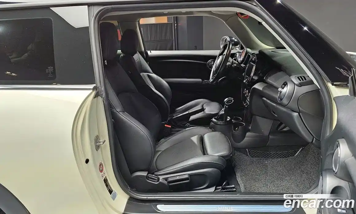 Mini Cooper 2016 1.5 Автомат в Москве № 214360, фото 14