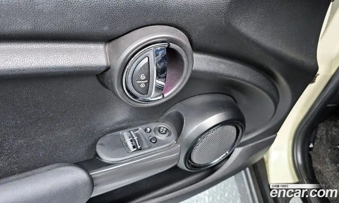 Mini Cooper 2016 1.5 Автомат в Москве № 214360, фото 6