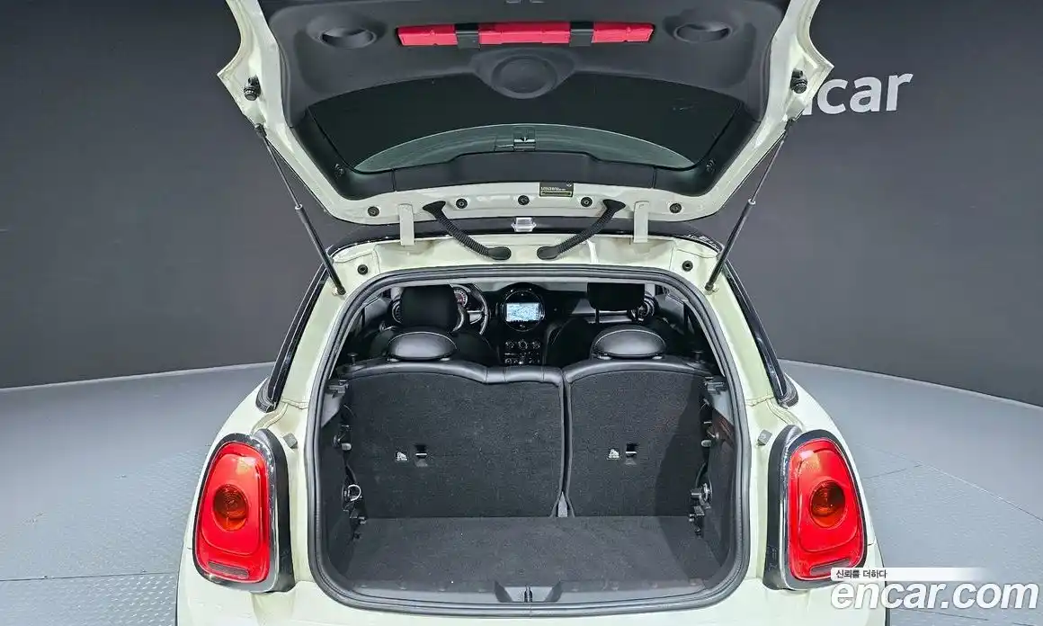 Mini Cooper 2016 1.5 Автомат в Москве № 214360, фото 9