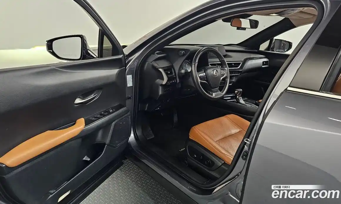 Lexus UX 2019 2.0 Автомат в Москве № 214631, фото 13