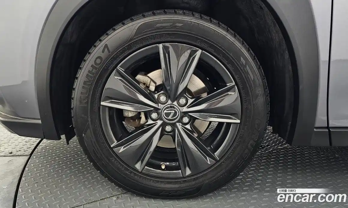 Lexus UX 2019 2.0 Автомат в Москве № 214631, фото 15