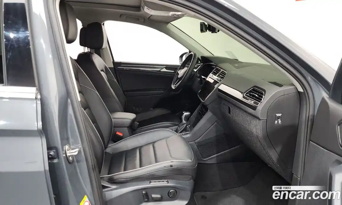 Volkswagen Tiguan 2022 2.0 Автомат в Москве № 215070, фото 12