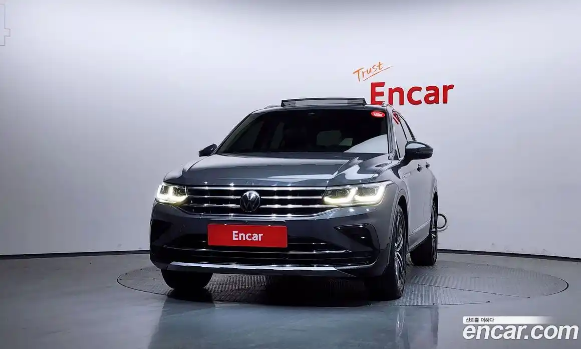 Volkswagen Tiguan 2022 2.0 Автомат в Москве № 215070, фото 3