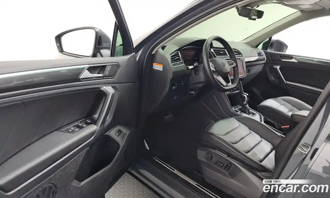 Volkswagen Tiguan 2022 2.0 Автомат в Москве № 215070, фото 10