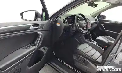 Volkswagen Tiguan 2022 2.0 Автомат в Москве № 215070, миниатюра 10
