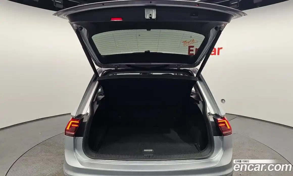 Volkswagen Tiguan 2020 2.0 Автомат в Москве № 215293, фото 16