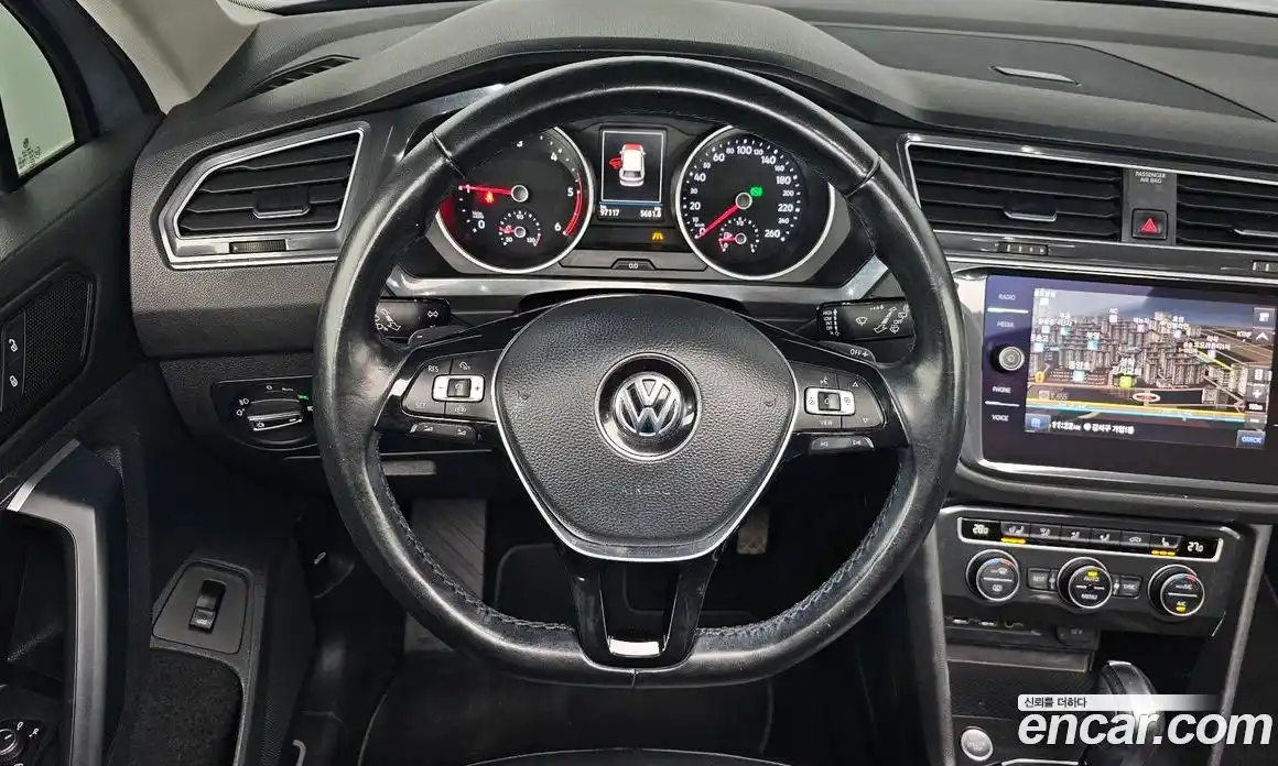 Volkswagen Tiguan 2020 2.0 Автомат в Москве № 215293, фото 3