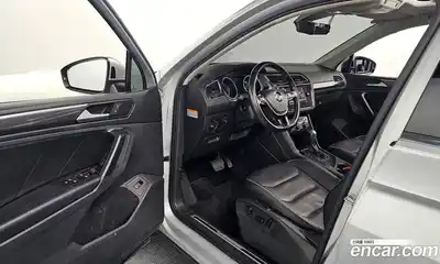 Volkswagen Tiguan 2020 2.0 Автомат в Москве № 215293, миниатюра 4