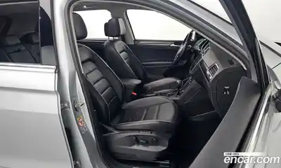 Volkswagen Tiguan 2020 2.0 Автомат в Москве № 215293, миниатюра 8