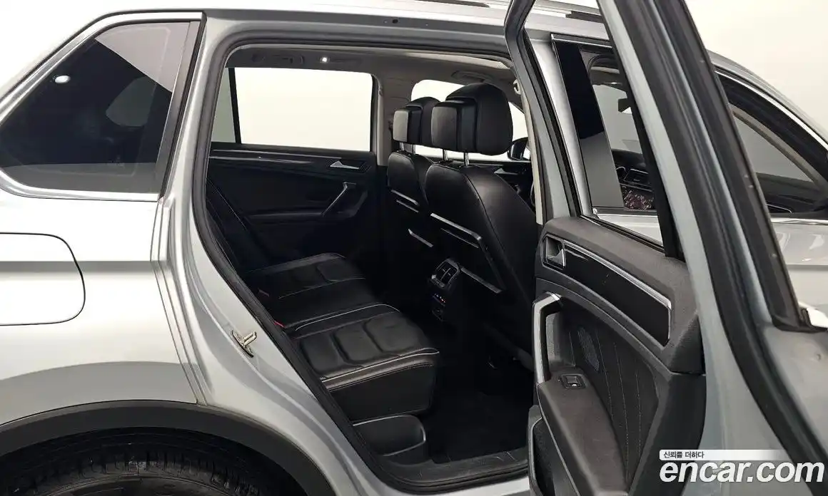 Volkswagen Tiguan 2020 2.0 Автомат в Москве № 215293, фото 9