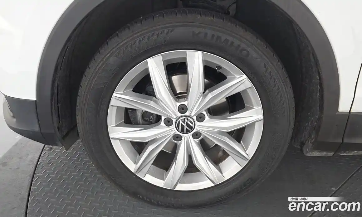 Volkswagen Tiguan 2020 2.0 Автомат в Москве № 232095, фото 19