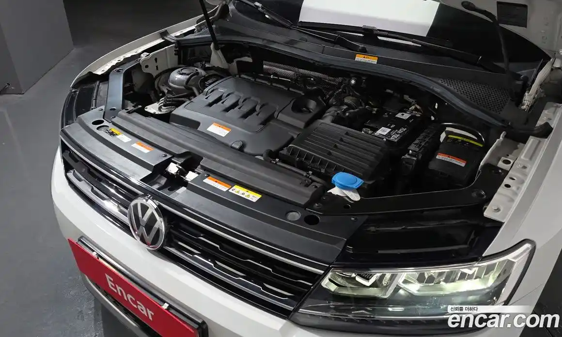 Volkswagen Tiguan 2020 2.0 Автомат в Москве № 232095, фото 3