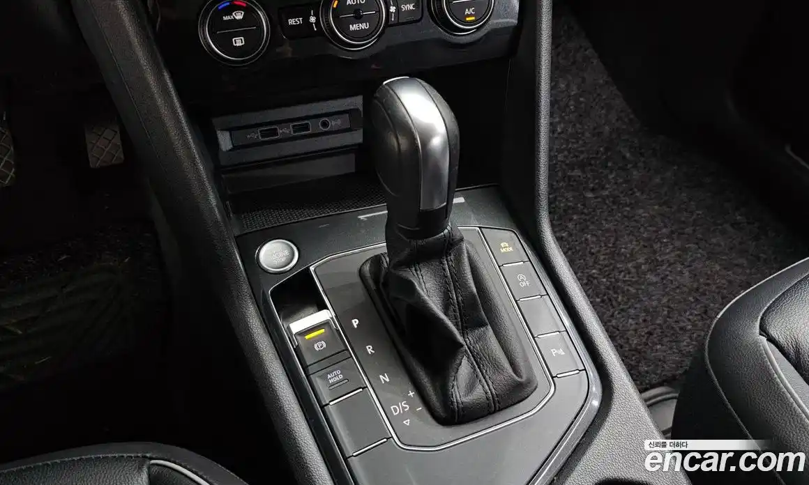 Volkswagen Tiguan 2020 2.0 Автомат в Москве № 232095, фото 4