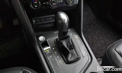 Volkswagen Tiguan 2020 2.0 Автомат в Москве № 232095, миниатюра 4