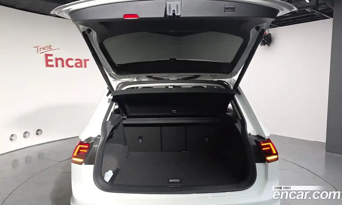 Volkswagen Tiguan 2020 2.0 Автомат в Москве № 232095, фото 5