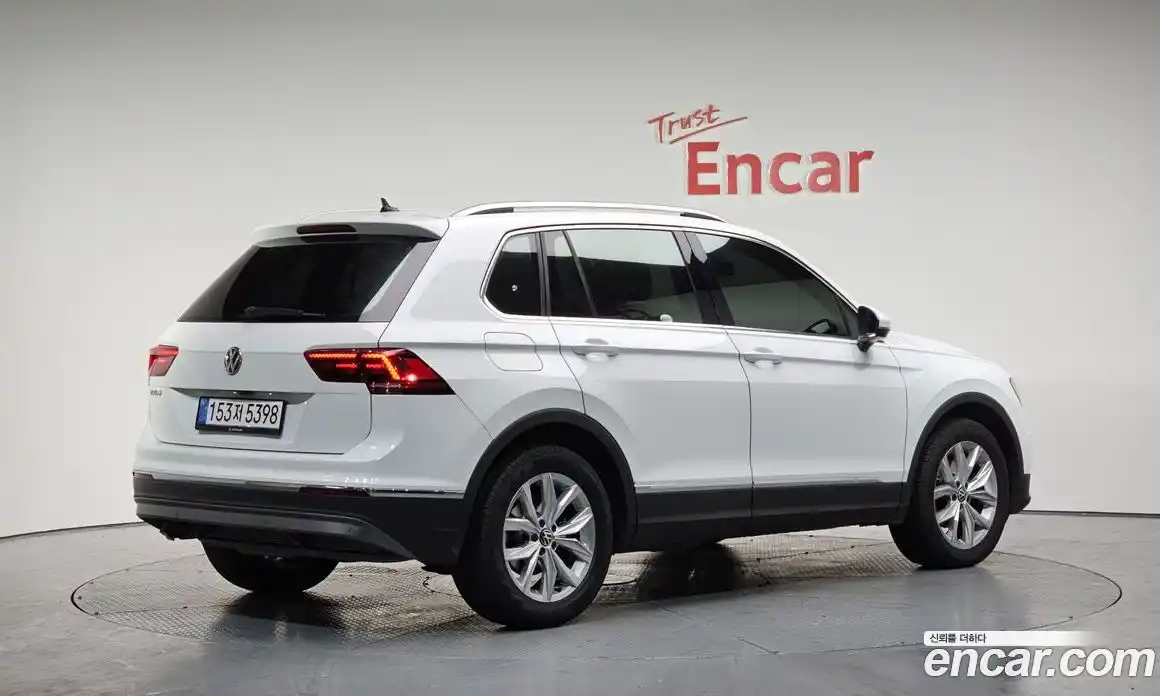 Volkswagen Tiguan 2020 2.0 Автомат в Москве № 232095, фото 8