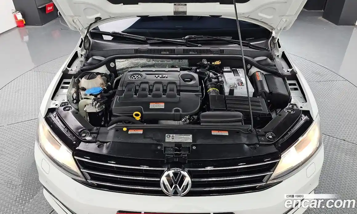 Volkswagen Jetta 2016 2.0 Автомат в Москве № 232128, фото 16