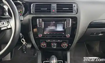 Volkswagen Jetta 2016 2.0 Автомат в Москве № 232128, миниатюра 2