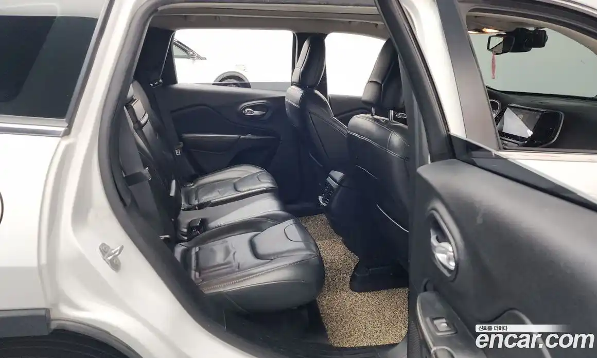 Jeep Cherokee 2016 2.4 Автомат в Москве № 232707, фото 16