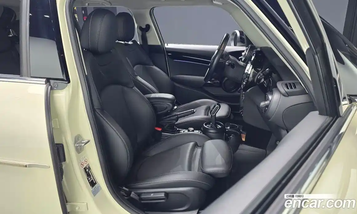 Mini Cooper 2023 1.5 Автомат в Москве № 328951, фото 9