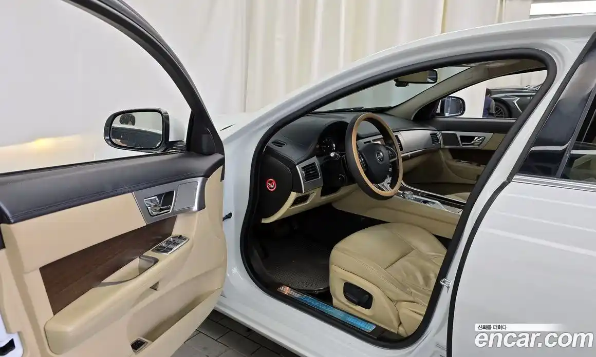 Jaguar XF 2015 2.2 Автомат в Москве № 335841, фото 11