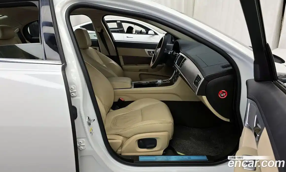 Jaguar XF 2015 2.2 Автомат в Москве № 335841, фото 18