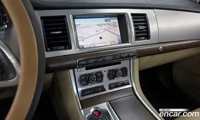Jaguar XF 2015 2.2 Автомат в Москве № 335841, миниатюра 3