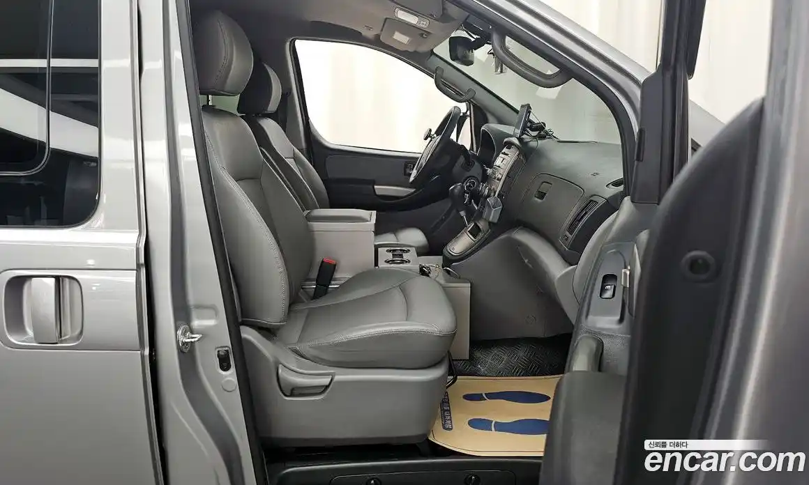 Hyundai Starex 2015 2.5 Автомат в Москве № 42898, фото 12