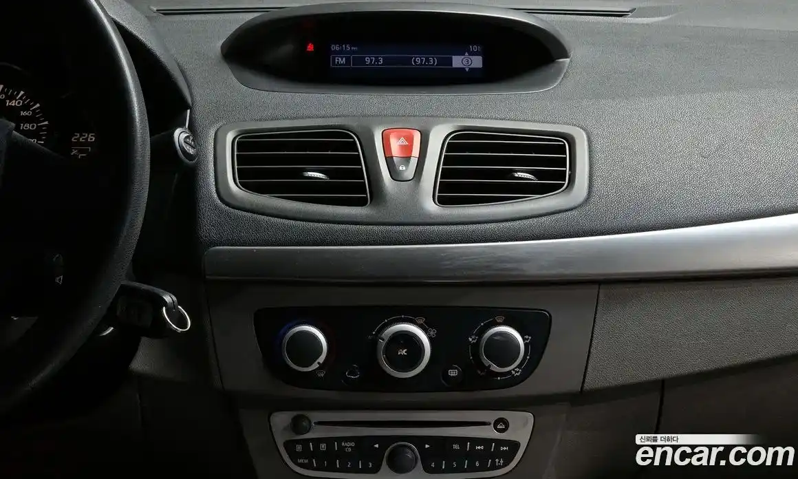 Renault SM3 2010 1.6 Автомат в Москве № 107397, фото 17