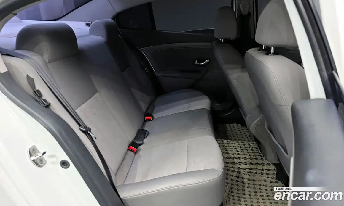 Renault SM3 2010 1.6 Автомат в Москве № 107397, фото 19