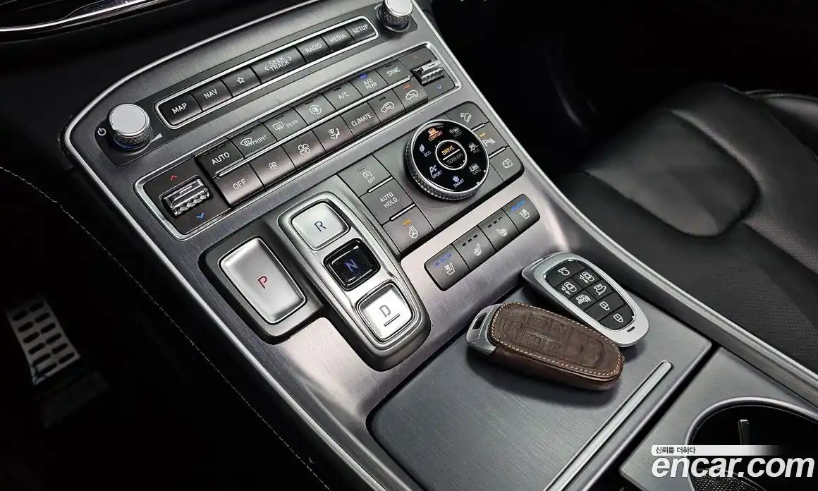 Hyundai Santa Fe 2023 2.5 Автомат в Москве № 112403, фото 1