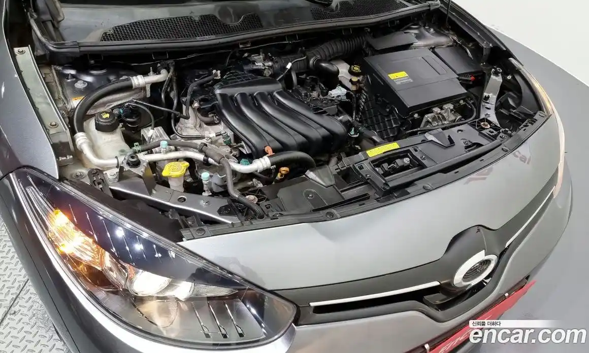 Renault SM3 2016 1.6 Автомат в Москве № 148306, фото 13