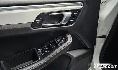 Porsche Macan 2018 3.0 Автомат в Москве № 165355, миниатюра 10