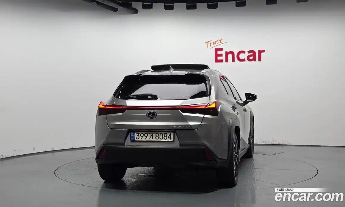 Lexus UX 2024 2.0 Автомат в Москве № 168017, фото 1