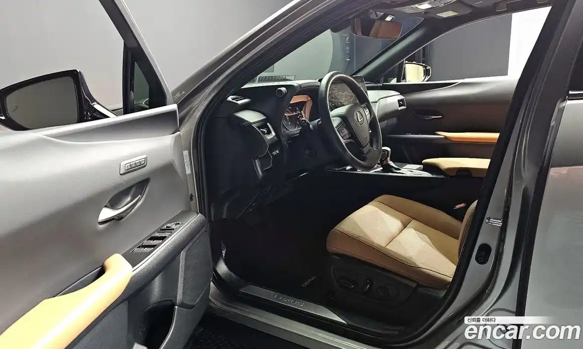 Lexus UX 2024 2.0 Автомат в Москве № 168017, фото 15