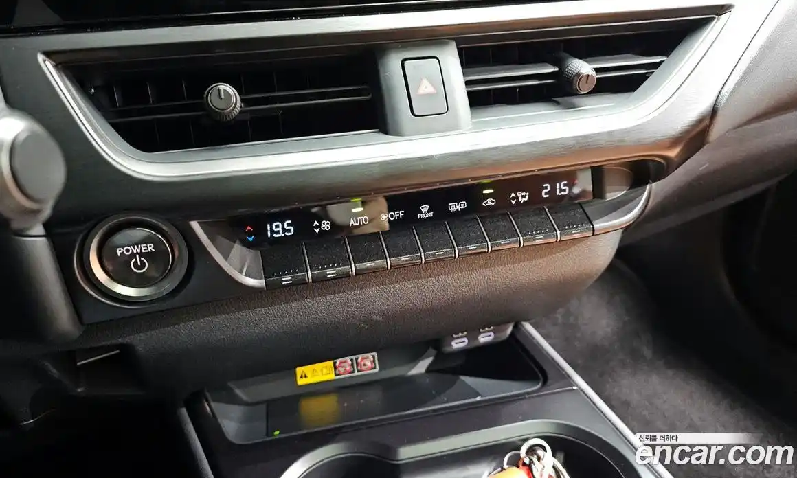 Lexus UX 2024 2.0 Автомат в Москве № 168017, фото 18