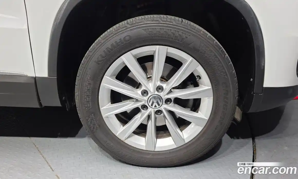 Volkswagen Tiguan 2014 2.0 Автомат в Москве № 169120, фото 5