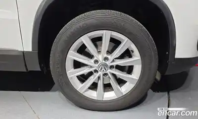 Volkswagen Tiguan 2014 2.0 Автомат в Москве № 169120, миниатюра 5