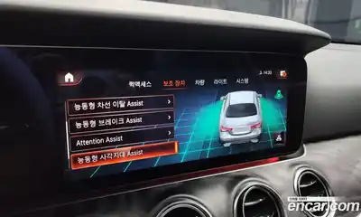 Mercedes-Benz E-Class 2023 2.0 Автомат в Москве № 179031, миниатюра 2