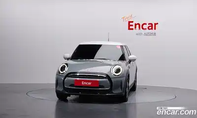 Mini Cooper 2023 1.5 Автомат в Москве № 182893, миниатюра 3