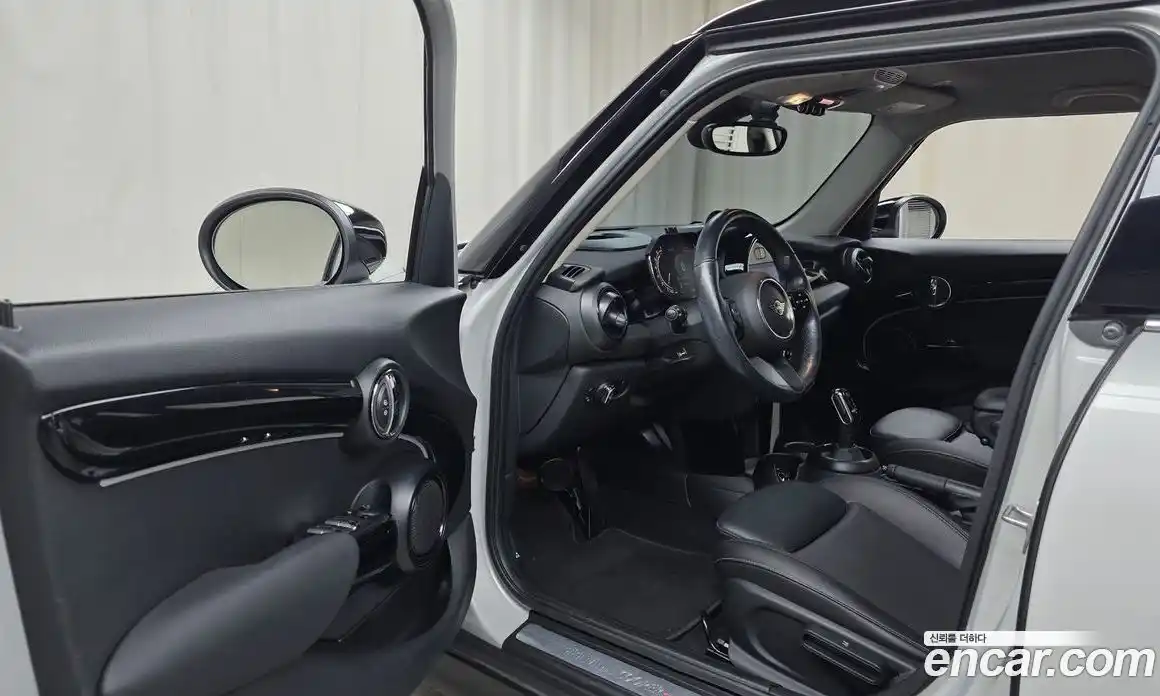 Mini Cooper 2022 2.0 Автомат в Москве № 188489, фото 13