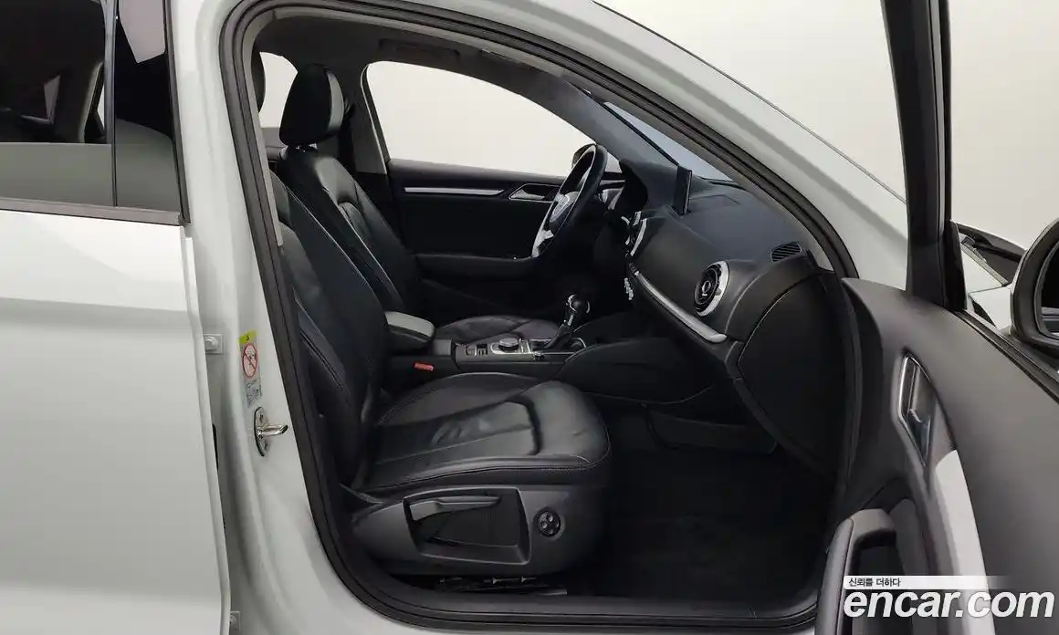 Audi A3 2015 1.6 Автомат в Москве № 205914, фото 12