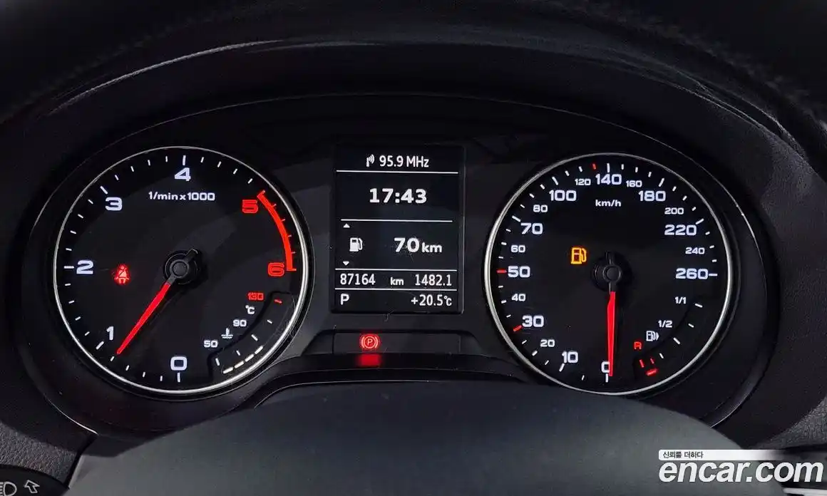 Audi A3 2015 1.6 Автомат в Москве № 205914, фото 10