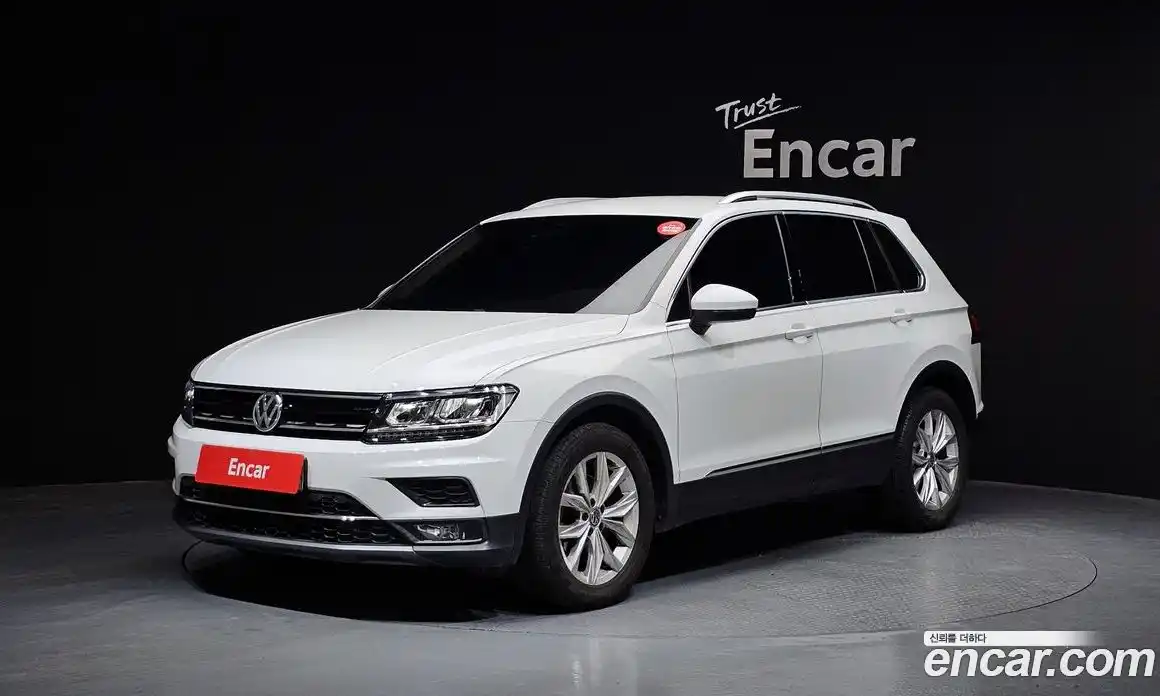 Volkswagen Tiguan 2020 2.0 Автомат в Москве № 214929, фото 3