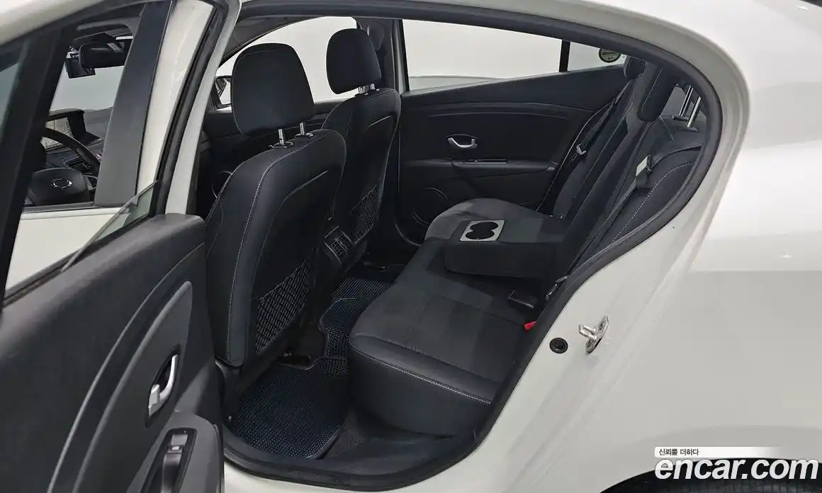 Renault SM3 2014 1.6 Автомат в Москве № 226341, фото 14