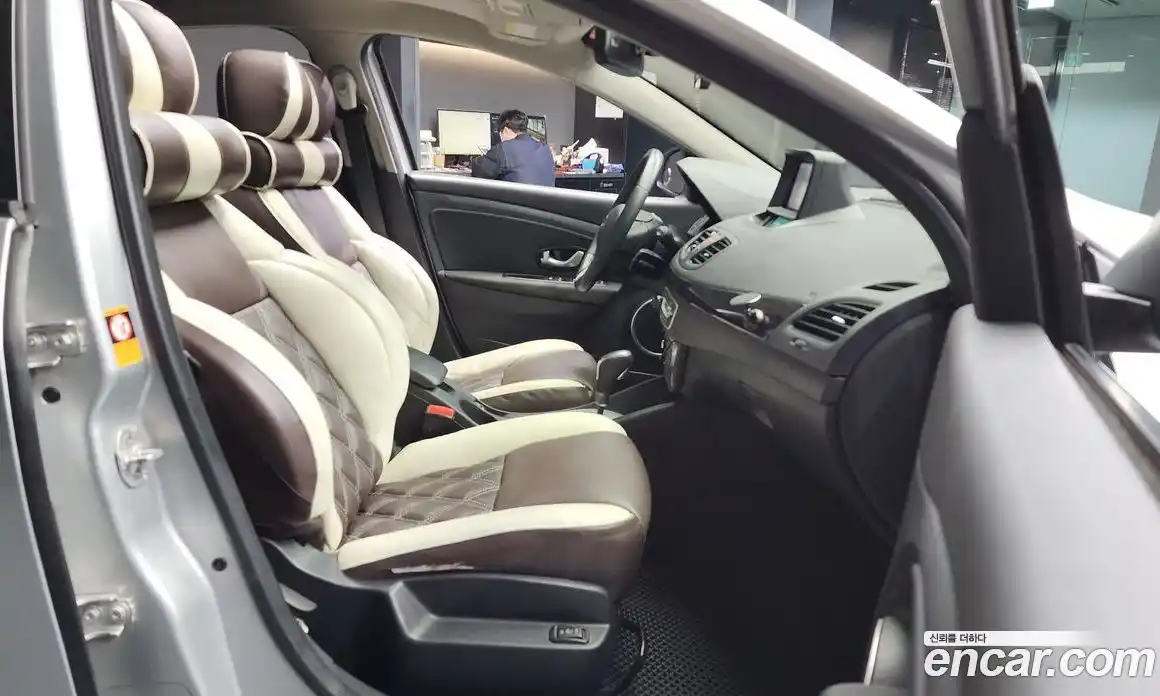 Renault SM3 2014 1.6 Автомат в Москве № 226811, фото 9