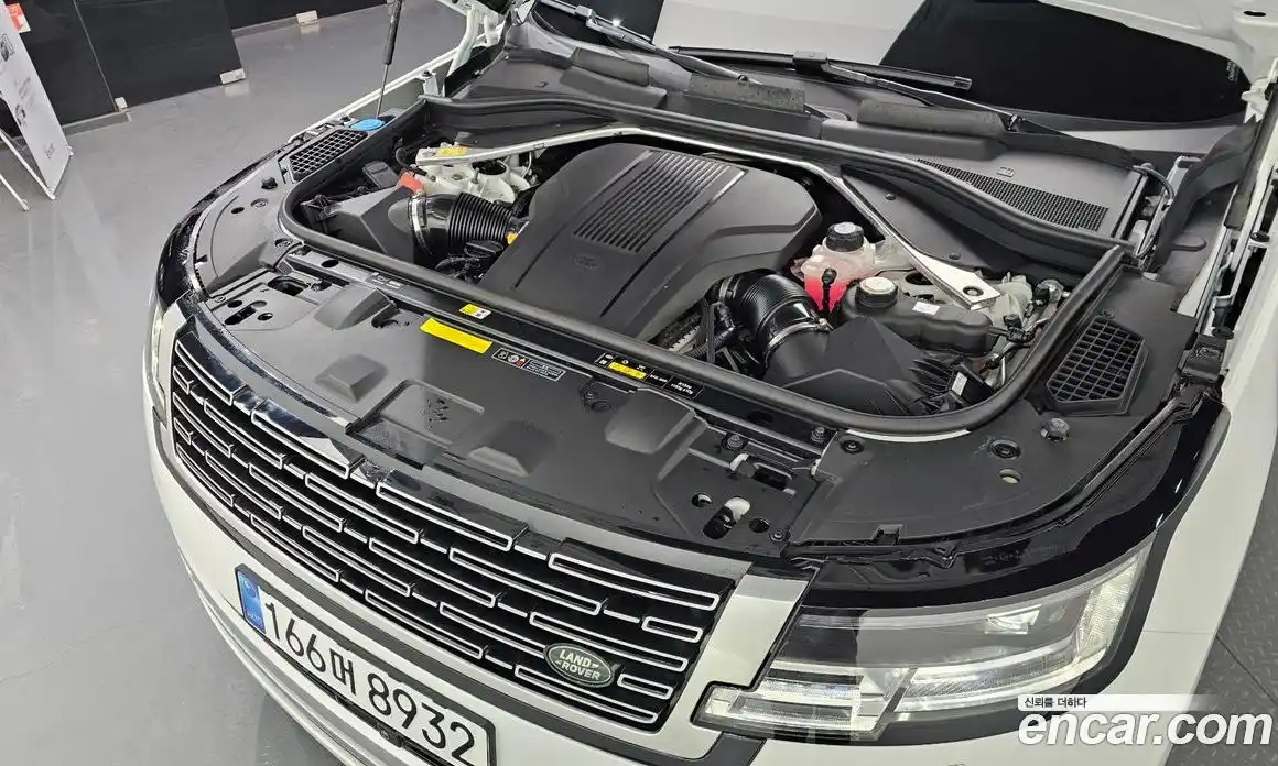 Land Rover Range-Rover 2024 4.4 Автомат в Москве № 231182, фото 12